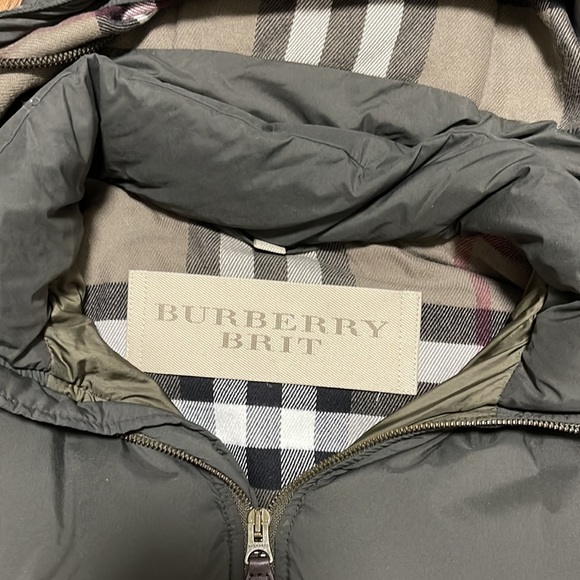This is a mens burberry size small green vest . REAL authentic Burberry - Picture 2 of 4